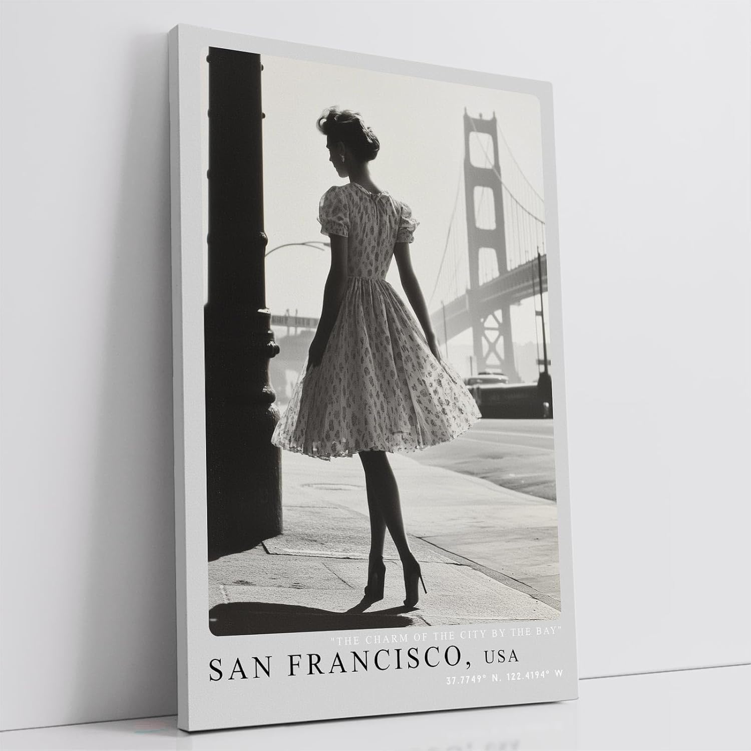 Paul Sinus Leinwandbild 80x120cm San Francisco USA Leinwandbild elegante Frau mit Vintage-Kleid vor der Golden Gate Bridge nostalgische Stadtästhetik