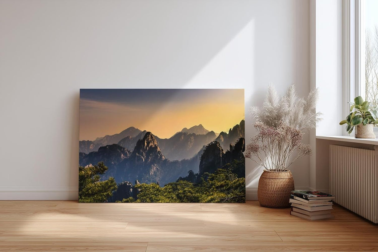 Sinus Art Wandbild 120x80cm Dramatische Berglandschaft mit goldenen Sonnenstrahlen und markanten Felsen