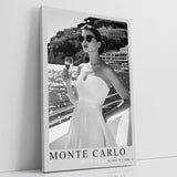 Paul Sinus Leinwandbild 40x60cm Leinwandbild Monte Carlo – Stilvolle Schwarz-Weiß-Fotografie einer eleganten Frau auf einer Yacht, luxuriöse Ästhetik