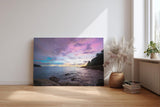 Sinus Art Wandbild 120x80cm Dramatisch ruhige Szene einer felsigen Küste bei Sonnenuntergang in pastelligen Tönen