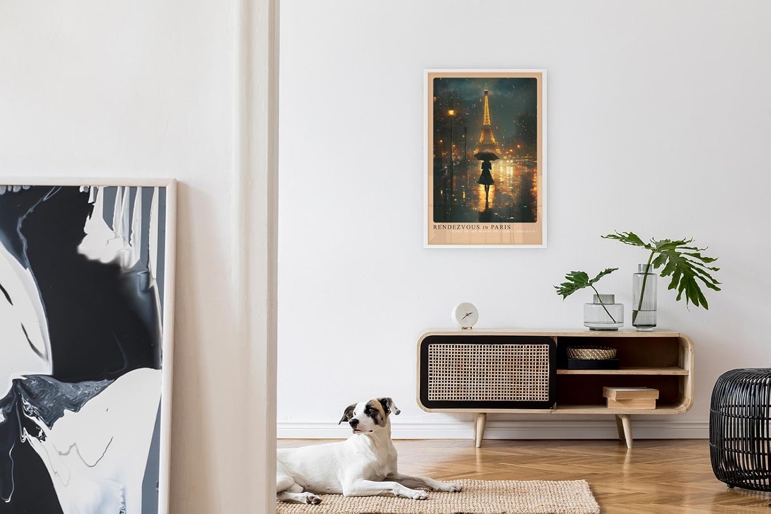 Paul Sinus Leinwandbild 60x90cm Rendezvous in Paris – Romantische Nachtaufnahme mit Eiffelturm, Regen und geheimnisvoller Frau unter einem Schirm