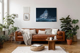 Sinus Art Wandbild 120x80cm Silbrig schimmernder Gipfel des Matterhorns vor dunklem Nachthimmel