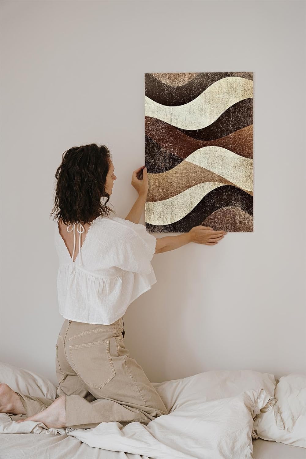 Paul Sinus 60x90cm Wandbild, Stilvolle Dynamik in Fokuswellen – moderne Retro-Wellen in erdigen Brauntönen