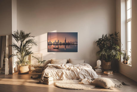 Sinus Art Wandbild 120x80cm Städtische Skyline in der Dämmerung mit reflektierendem Wasser und ruhigem Boot – kontrastreich und elegant