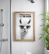 Paul Sinus Poster/Leinwandbild/Rahmenoption Lustiges Lamabild – Coole Klo-Deko fürs Gäste-WC – Perfekt für Humorvolle