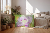 Sinus Art Wandbild 120x80cm Filigrane Cyclamenblüten in Rosa und Flieder vor weichem grünem Hintergrund