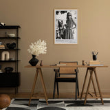 Paul Sinus Leinwandbild 80x120cm Munich Retro Vibes – Stilvolle Vintage-Szene in Schwarz-Weiß mit eleganter Dame, Sonnenbrille, deutschem Schäferhund