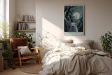 Paul Sinus Wandbild in 40x60cm The Moonlit Monarch – stolzer Hirsch unter dem Mondlicht, kunstvolle Waldillustration in tiefen Blautönen