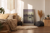 Paul Sinus Wandbild in 40x60cm Duskline mit stimmungsvoller Stadtsilhouette und Boot im Abendlicht für elegante Wandgestaltung