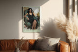 Paul Sinus Wandbild in 40x60cm Frau in schwarzem Spitzenkleid auf Sessel – modernes Porträt mit ausdrucksstarker Präsenz