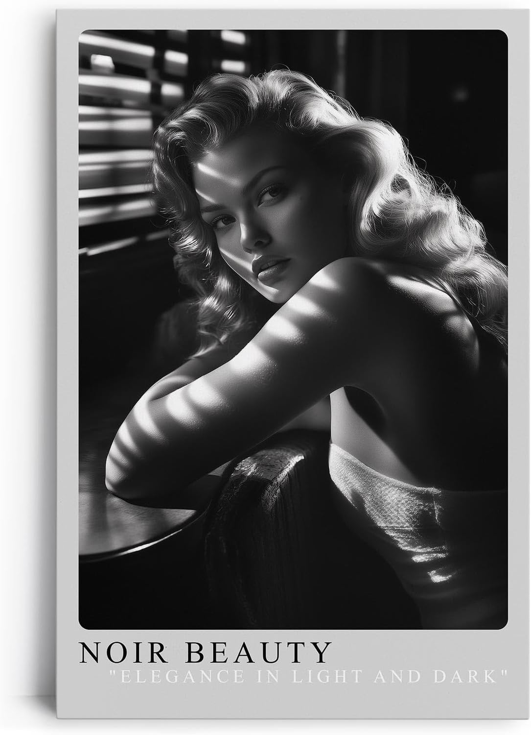 Paul Sinus Leinwandbild 60x90cm faszinierende Noir-Fotografie einer eleganten Frau im Spiel von Licht und Schatten, stilvolle Schwarz-Weiß-Kunst