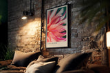 Paul Sinus Kunstdruck 40x60cm Coral Bloom – Blüte in Korallrot mit zarten Tropfen in leuchtender Nahaufnahme