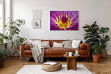 Sinus Art Wandbild 120x80cm Lotusblume in Violett mit leuchtendem Inneren – kraftvoll, symbolisch und beruhigend