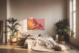 Sinus Art Wandbild 120x80cm Zartrosa Blütenstruktur mit transparentem Tautropfen – ruhig, romantisch und poetisch