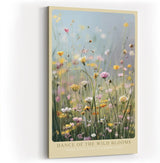 Paul Sinus Wandbild in 40x60cm Dance of the Wild Blooms Farbenfrohe Wildblumen im Sommerlicht vor sanftem Hintergrund für lebendige Raumgestaltung