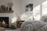 Paul Sinus Leinwandbild 40x60cm Leinwandbild Monte Carlo – Stilvolle Schwarz-Weiß-Fotografie einer eleganten Frau auf einer Yacht, luxuriöse Ästhetik
