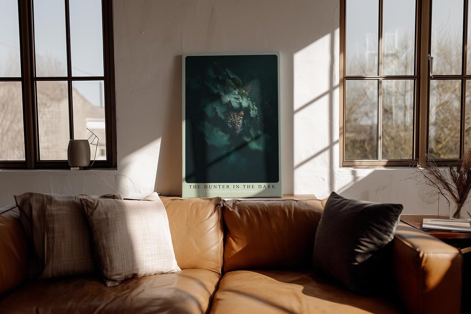 Paul Sinus Wandbild in 40x60cm The Hunter in the Dark – Leopard im Schatten dichter Blätter mit intensiven Augen
