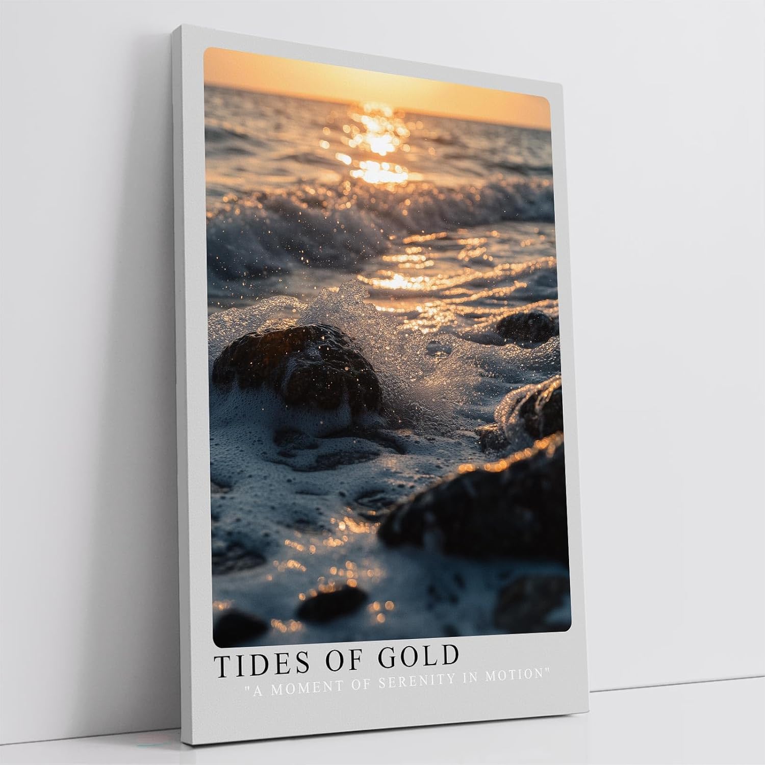 Paul Sinus Leinwandbild 40x60cm Goldene Gezeiten – Dynamische Meereswellen mit Sonnenreflexionen und schimmernden Wasserspritzern