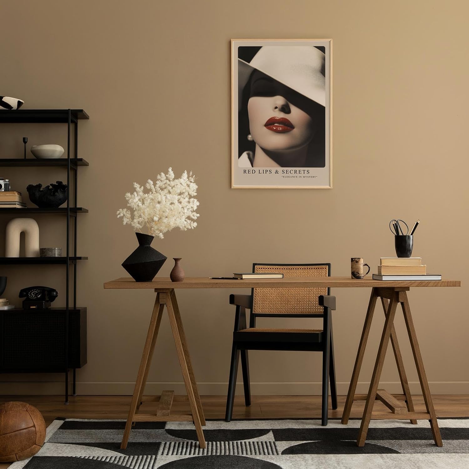 Paul Sinus Leinwandbild 60x90cm geheimnisvolle Frau mit rotem Lippenstift und elegantem Hut – stilvolles Leinwandbild mit zeitloser Ästhetik