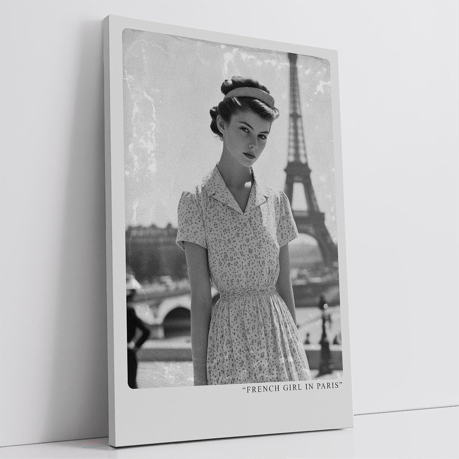 Paul Sinus Leinwandbild 60x90cm Französisches Mädchen in Paris – Vintage, Nostalgie, Fotografie, Schwarz-Weiß, Mode, 50er Jahre, Eleganz, Romantik