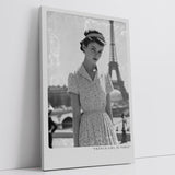 Paul Sinus Leinwandbild 60x90cm Französisches Mädchen in Paris – Vintage, Nostalgie, Fotografie, Schwarz-Weiß, Mode, 50er Jahre, Eleganz, Romantik