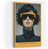 Paul Sinus Wandbild in 40x60cm She Speaks in Shades – modernes Porträt einer Frau mit gelber Sonnenbrille und Lippenstift, Fashion-Art in ausdrucksstarkem Stil