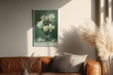 Paul Sinus Wandbild in 40x60cm Eternal Bloom elegantes Stillleben mit weißen Blüten in Glasvase auf grünem Hintergrund