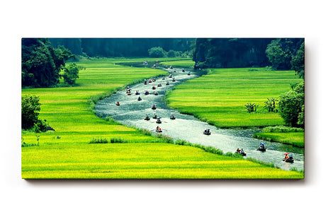 Sinus Art Wandbild 120x80cm Schmaler Fluss mit vielen Booten zwischen satten Reisfeldern in leuchtendem Grün