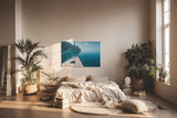 Sinus Art Wandbild 120x80cm Ruhiger Ausblick von einem Segelboot über das glitzernde Wasser zur felsigen Küste