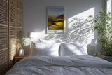 Paul Sinus Kunstdruck 40x60cm Südtirol Italien – sonnige Hügellandschaft mit goldenen Wiesen und herbstlicher Tiefe