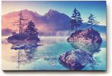 Sinus Art Wandbild 120x80cm Bergsee mit kleinen Inseln und sanfter Lichtstimmung – romantisch und naturverbunden