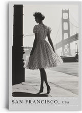 Paul Sinus Leinwandbild 80x120cm San Francisco USA Leinwandbild elegante Frau mit Vintage-Kleid vor der Golden Gate Bridge nostalgische Stadtästhetik