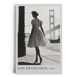 Paul Sinus Leinwandbild 80x120cm San Francisco USA Leinwandbild elegante Frau mit Vintage-Kleid vor der Golden Gate Bridge nostalgische Stadtästhetik