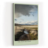 Paul Sinus Wandbild in 40x60cm weiter Feldweg unter wechselndem Himmel – atmosphärisches Landschaftsmotiv für natürliche Raumakzente