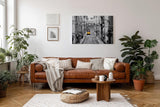 Sinus Art Wandbild 120x80cm Gelbe Straßenbahn in monochromer Großstadtkulisse – Highlight inmitten des Alltags