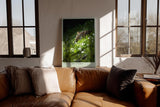 Paul Sinus Wandbild in 40x60cm Eye of the Jungle – Leopard im dichten Grün, seitlich aus dem Schatten auftauchend