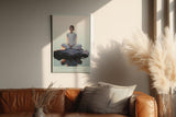 Paul Sinus Wandbild in 60x90cm Awakened Woman – Meditatives Porträt einer Frau im weißen Kleid, sitzend auf einem Felsen im Wasser bei Sonnenaufgang, moderne Bilder in sanften Farbtönen