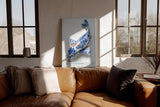 Paul Sinus Wandbild in 40x60cm Koi in Porcelain – kunstvoller Koi-Fisch in Blau-Weiß mit feinen Porzellanmustern und dezentem Farbakzent