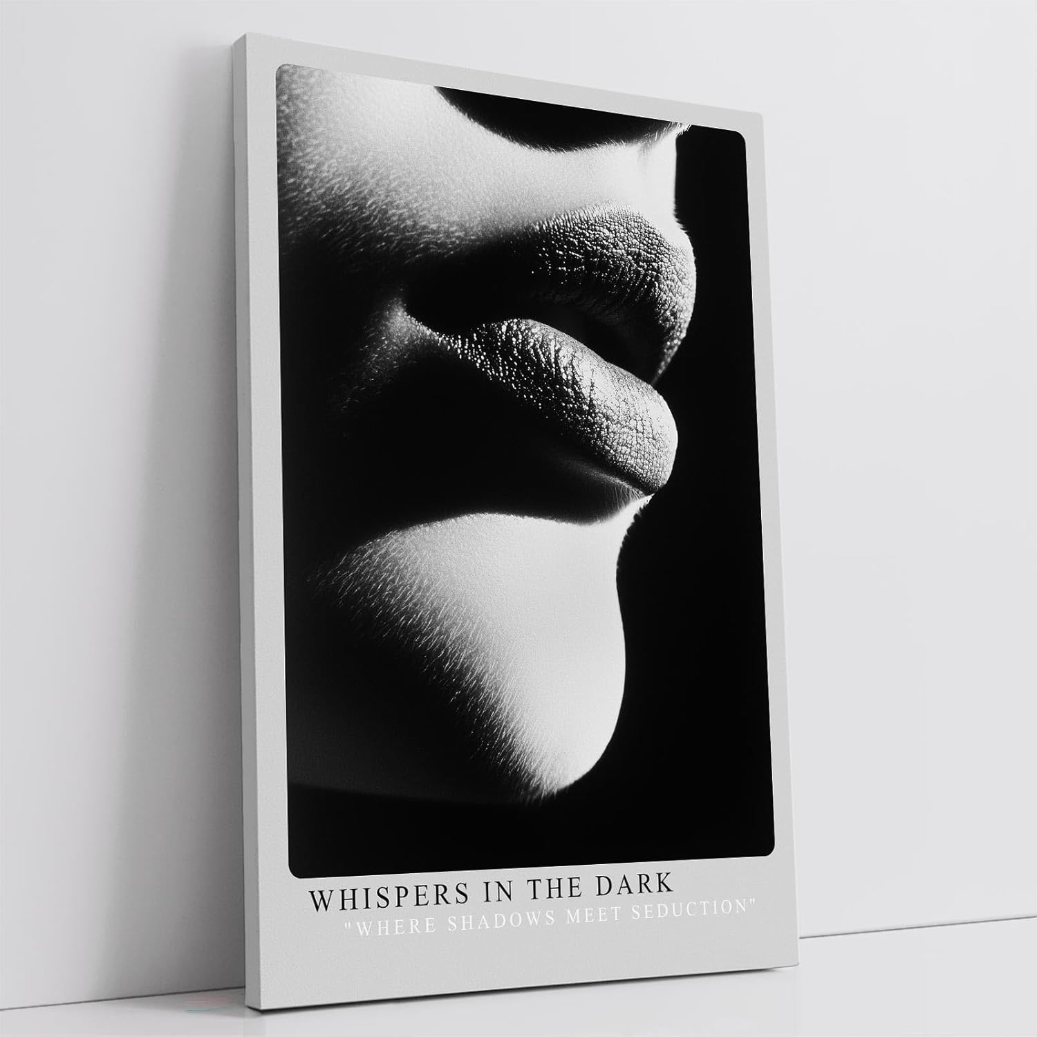 Paul Sinus Leinwandbild 40x60cm Flüstern in der Dunkelheit – Sinnliches Schwarz-Weiß-Porträt mit faszinierendem Licht-Schatten-Spiel