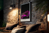 Paul Sinus Kunstdruck 40x60cm Velvet Bloom – samtige Blütenform in dunklem Violett auf Schwarz