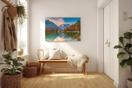 Sinus Art Wandbild 120x80cm Bunt gefärbter Herbstwald am See mit Spiegelung vor alpiner Kulisse für harmonische Raumwirkung