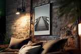 Paul Sinus Kunstdruck 40x60cm Pier Steg Schwarzweiß Minimalismus Fotografie Meer Horizont