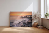 Sinus Art Wandbild 120x80cm Vernebelte Felsküste mit warmem Sonnenlicht – beruhigend und ästhetisch