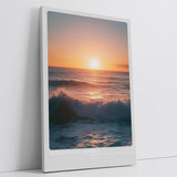 Paul Sinus Leinwandbild 40x60cm Stille am Sonnenuntergang – Sanfte Meereswellen mit goldenem Licht und beruhigender Atmosphäre