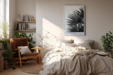 Paul Sinus Wandbild in 40x60cm Palm Shadows – Schwarz-weißes Palmenblattmotiv mit markanten Lichtund Schattenspielen
