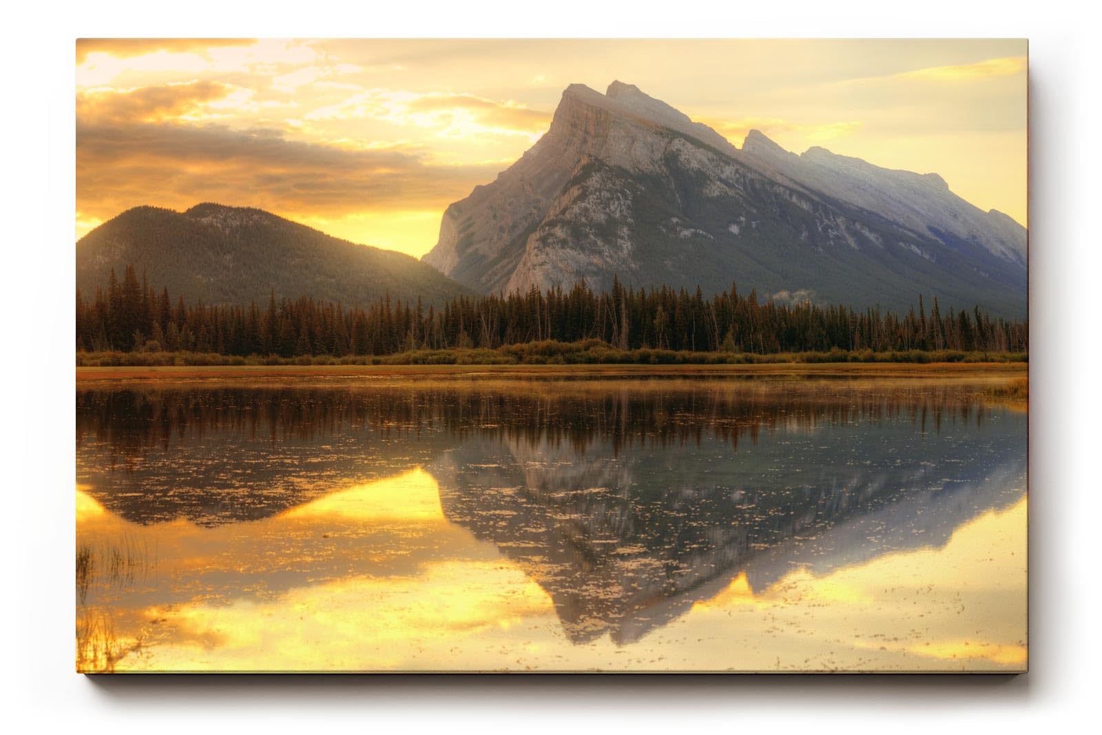 Sinus Art Wandbild 120x80cm Bergmassiv spiegelt sich im ruhigen See – warm, still und kraftvoll zugleich
