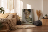 Paul Sinus Wandbild in 40x60cm Into the Pages – Lichtdurchflutetes Porträt einer jungen Frau, vertieft in ein Buch, zeitgenössische Bilder mit sanfter Farbgebung, inspirierend und harmonisch