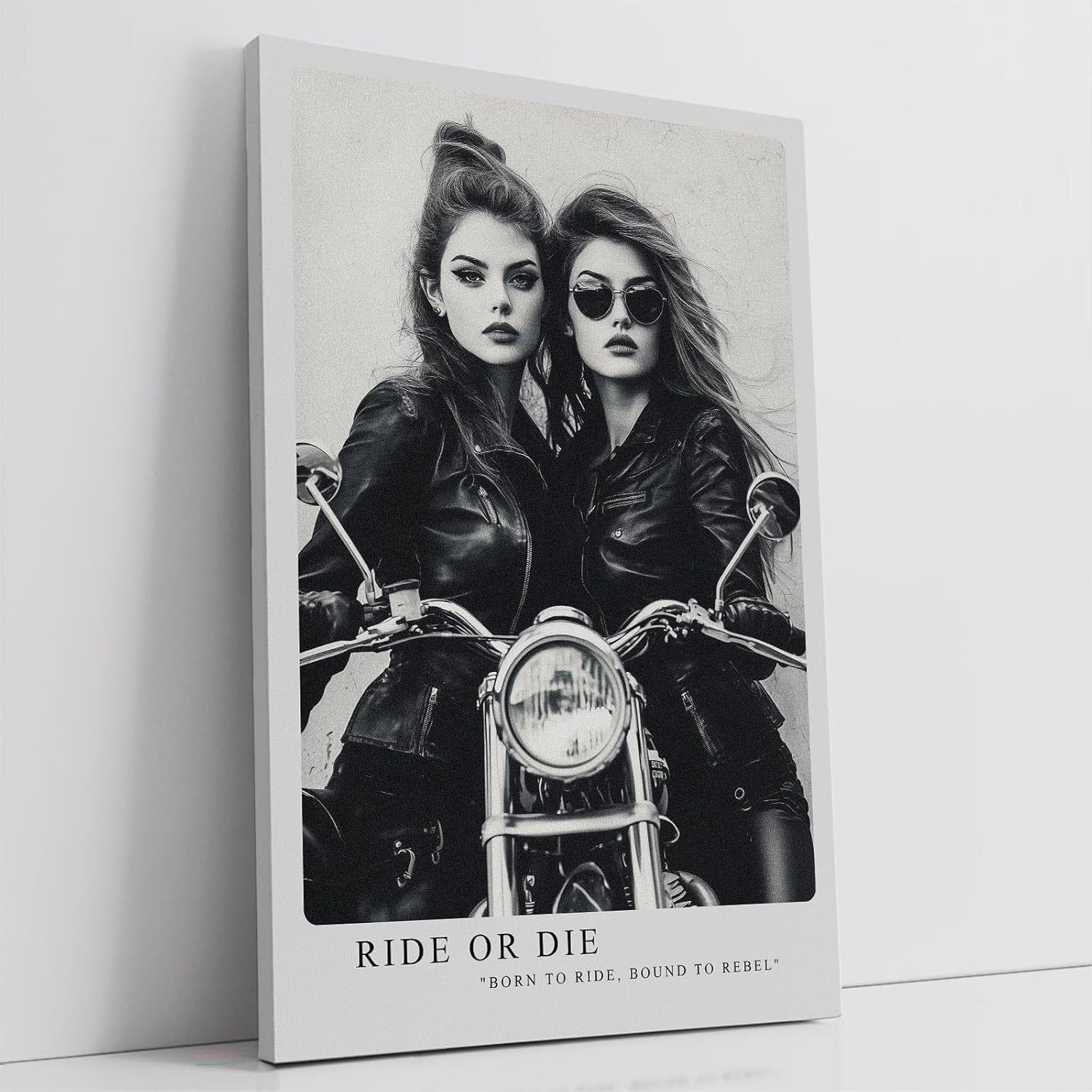 Paul Sinus Leinwandbild 80x120cm rebellische Bikerinnen in stilvoller Schwarz-Weiß-Ästhetik mit kraftvoller Dynamik – ikonisches Leinwandbild