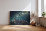 Sinus Art Wandbild 120x80cm Atemberaubendes Motiv mit Felsmassiv und galaktischem Lichtband über dunklem Himmel