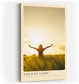 Paul Sinus Kunstdruck 40x60cm Field of Light Frau im Sonnenfeld mit ausgebreiteten Armen bei Sonnenuntergang